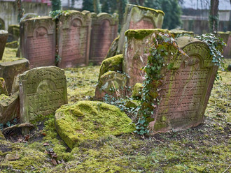 Blick auf den alten jüdischen Friedhof an der Battonnstraße Frankfurt