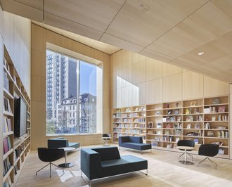 Blick in den Lesesaal der Georg Heuberger Bibliothek im Jüdischen Museum Frankfurt.