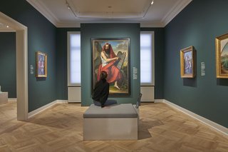 Visitor in front of a painting by Moritz Daniel Oppenheim in the Jewish Museum Frankfurt