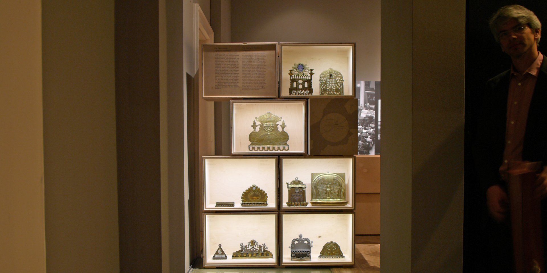 Blick in die Ausstellung "Was übrig blieb", 1988